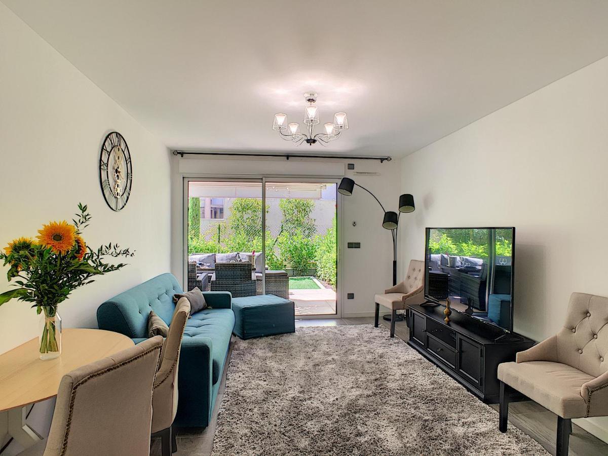 Palm Beach Apartment With A Pool In The Residence คานส์ ภายนอก รูปภาพ