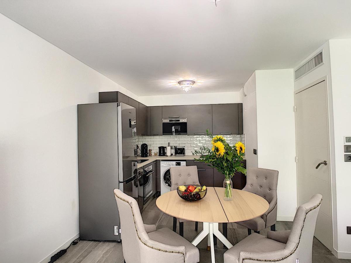 Palm Beach Apartment With A Pool In The Residence คานส์ ภายนอก รูปภาพ